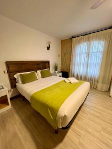 A bed or beds in a room at Posada la Leyenda