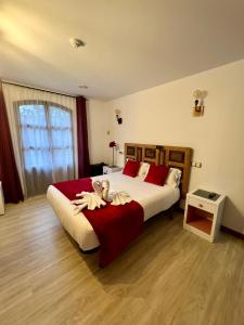 A bed or beds in a room at Posada la Leyenda