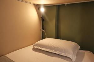 Postelja oz. postelje v sobi nastanitve Nomadia Coliving Boutique