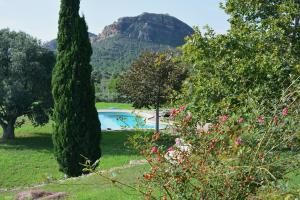 A general mountain view or a mountain view taken from Az apartmant