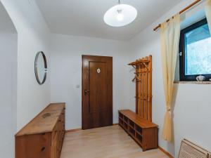 een kamer met een houten tafel en een raam bij Apartment Landhaus St- Georg-7 by Interhome in Bad Gastein