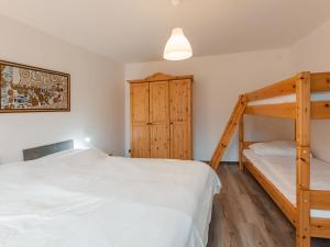 Postel nebo postele na pokoji v ubytování Holiday Home Landhaus St- Georg-9 by Interhome