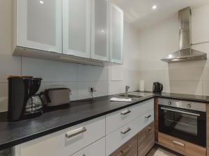 Köök või kööginurk majutusasutuses Apartment Landhaus St- Georg-2 by Interhome