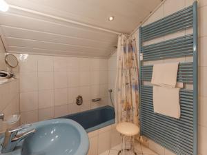 Kúpeľňa v ubytovaní Apartment Alex Top 68 by Interhome