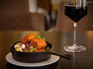 Bebidas em The College Green Dublin Hotel, Autograph Collection