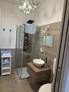 Ванная комната в Appartamento La Pelosa +37 фотографий