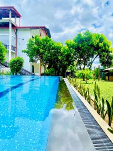 Bazén v ubytování Organic Garden Resort Sigiriya nebo v jeho okolí