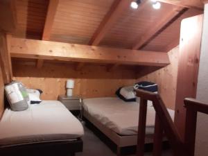 Ένα ή περισσότερα κρεβάτια σε δωμάτιο στο Chalet Blanche neige