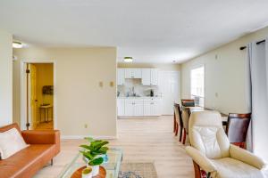 Kuchyň nebo kuchyňský kout v ubytování Cozy Catskill Condo - 2 Mi to Windham Mountain Ski