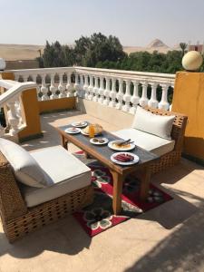Balkón nebo terasa v ubytování Sakkara Inn hotel