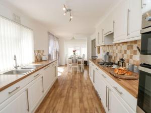 Køkken eller tekøkken på Butterfly Lodge