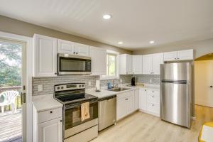 Η κουζίνα ή μικρή κουζίνα στο Relaxing Catskills Apt Less Than 3 Mi to Windham Mountain!