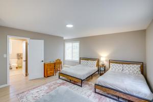 Ένα ή περισσότερα κρεβάτια σε δωμάτιο στο Relaxing Catskills Apt Less Than 3 Mi to Windham Mountain!