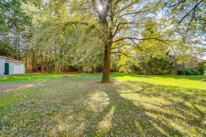 Κήπος έξω από το Relaxing Catskills Apt Less Than 3 Mi to Windham Mountain!