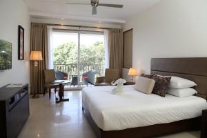 Katil atau katil-katil dalam bilik di Lemon Tree Hotel Candolim