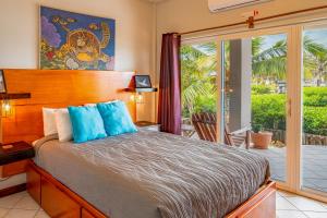 a bedroom with a bed and a sliding glass door at Suite F101 Mara Laguna in San Pedro +41 photos