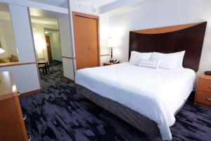 Postel nebo postele na pokoji v ubytování Fairfield Inn & Suites by Marriott San Antonio Downtown/Alamo Plaza