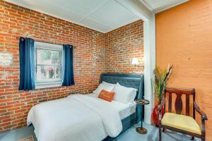 Letto o letti in una camera di Backyard Oasis with Pool Sunny Sumter Studio!