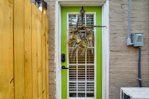 Foto dalla galleria di Backyard Oasis with Pool Sunny Sumter Studio! a Sumter