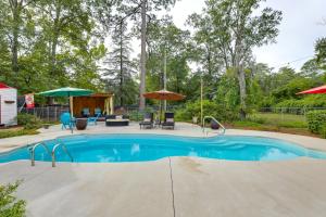 Piscina di Backyard Oasis with Pool Sunny Sumter Studio! o nelle vicinanze