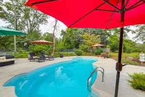 Piscina di Backyard Oasis with Pool Sunny Sumter Studio! o nelle vicinanze