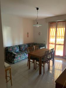 Χώρος καθιστικού στο Appartamento zona centrale con barbecue