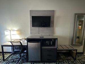 TV a/nebo společenská místnost v ubytování Quality Inn