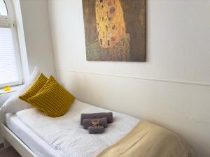 Katil atau katil-katil dalam bilik di Möbliertes Apartment in Herne-Mitte mit Parkplatz, Arbeitsplatz, WLAN- Super Anbindung an Autobahnen und ÖPNV -Für 1bis 3 Personen
