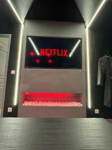 a netflix sign on the wall of a store at La squid love jacuzzi & cinema prive in Melun