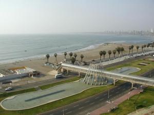 an aerial view of a road next to a beach at Cómodo y Acogedor Departamento Cerca de Barranco y el Circuito de Playas in Lima