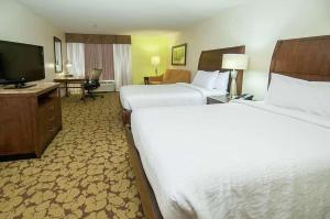 Wyndham Garden New Orleans Airport客房内的一张或多张床位