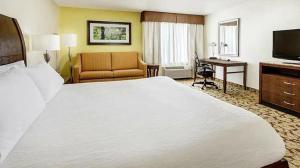 Wyndham Garden New Orleans Airport客房内的一张或多张床位