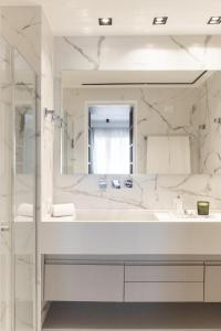 A bathroom at Jerônimo da Veiga 248 - Flat 1301
