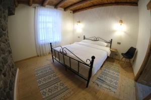 a bedroom with a large bed and a window at Lu-Na Home in Gomkʼ