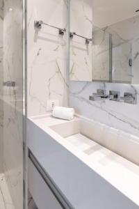 A bathroom at Jerônimo da Veiga 248 - Flat 1301