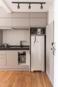 A kitchen or kitchenette at Jerônimo da Veiga 248 - Flat 1301