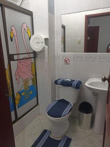 Koupelna v ubytování Hostal Dorys Mar + 37 fotografií