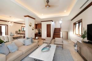 Φωτογραφία από το άλμπουμ του Casa Luna 16 - Gated Seaside Village with Shared Pool, Jacquzi, & Beach Cove στη Τζωρτζ Τάουν