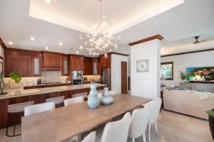 Φωτογραφία από το άλμπουμ του Casa Luna 16 - Gated Seaside Village with Shared Pool, Jacquzi, & Beach Cove στη Τζωρτζ Τάουν +30 φωτογραφίες
