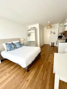 Η κουζίνα ή μικρή κουζίνα στο Studio hyper centre Trouville