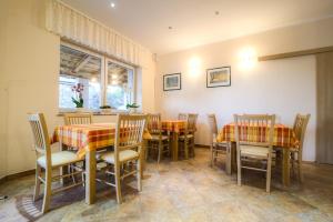 a dining room with a table and chairs at Dobra Hiša Zdravja Čičarija in Golac