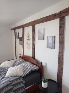 Rúm í herbergi á Eperon d'Aublain