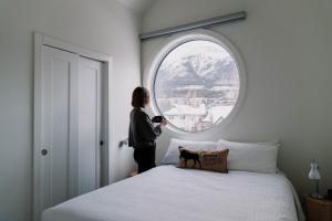 Basecamp Resorts Canmore客房内的一张或多张床位