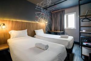 Postel nebo postele na pokoji v ubytování ibis Curitiba Batel