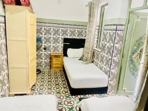 Postel nebo postele na pokoji v ubytování Riad Dar Lokman