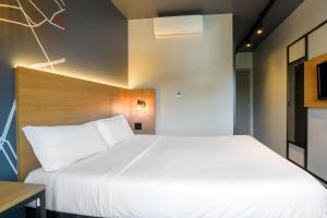Postel nebo postele na pokoji v ubytování ibis Curitiba Batel