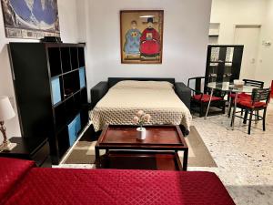 Area soggiorno di Spacious Studio in Via dei Coronari