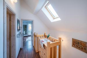 a room with a skylight and a wooden staircase at Natur und Meer im Wassermannhaus in Breege