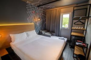 Postel nebo postele na pokoji v ubytování ibis Curitiba Batel