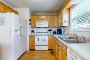 Gallery image of Lakeside Eden in Pine Crest +17 photos